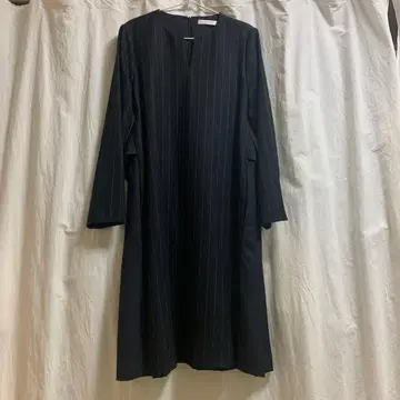 ADONE 네이비 스트라이프 원피스