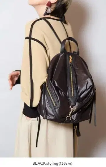 오즈모시스 지퍼 포켓 백팩