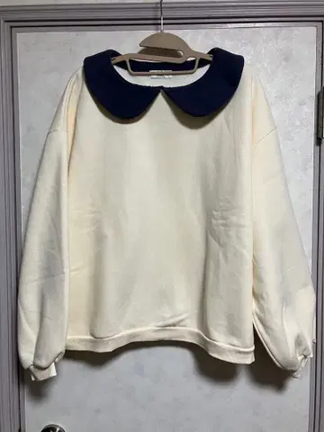 amr. 둥근 칼라 맨투맨