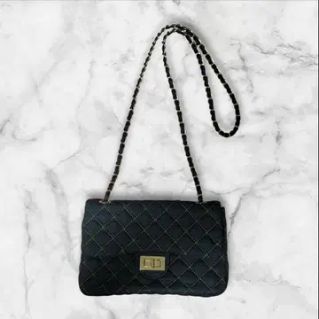 새상품 미사용 퀼팅 데님 체인 숄더 백