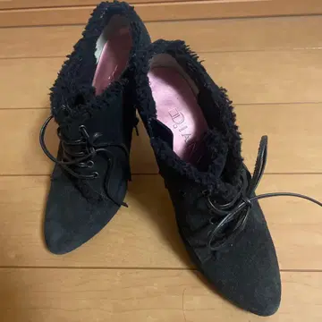 DIANA 블랙스 스웨이드 퍼 하이힐 부티