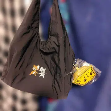 톰과 제리 블랙 토트백 치즈 파우치 포함