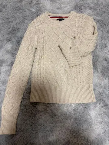 케이블 짜임 니트 스웨터