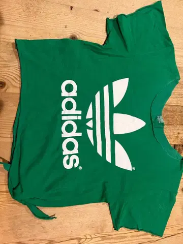 adidas 그린 로고 프린트 리메이크 반팔 티셔츠