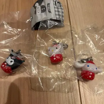 산리오 딸기 메지루시 액세서리 3점