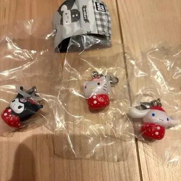 산리오 딸기 메지루시 액세서리 3점