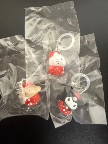 산리오 캐릭터즈 딸기 메지루시 액세서리 3개 세트