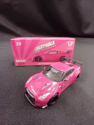 MiNiGT LBworks 닛산 GT-R 캔디 핑크