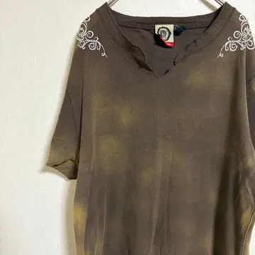 자수 브라운 V넥 T셔츠 L 사이즈