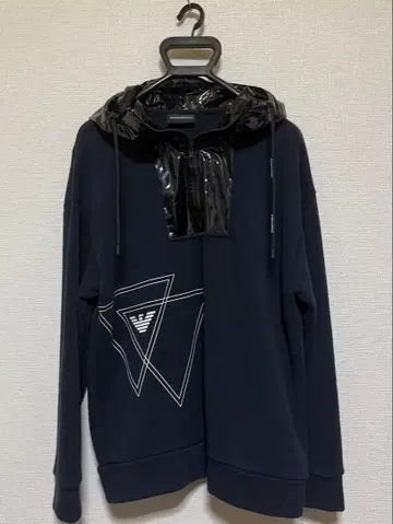 네이비 후드티 후드 부착