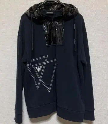 네이비 후드티 후드 부착