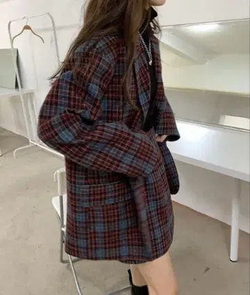 체크 무늬 테일러드 자켓 + 미니 스커트