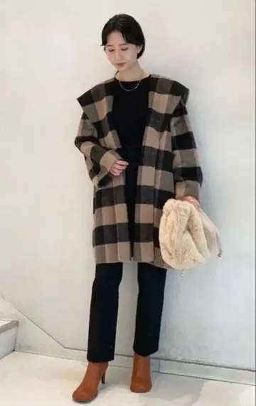 Mila Owen 빅 칼라 접결 샤기 코트 사이즈 0