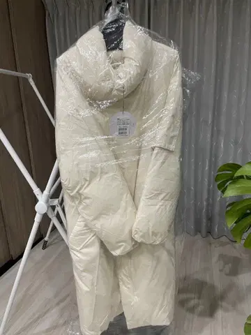 [새상품] 야마다야 LASUD 다운 자켓 아이보리 F 사이즈