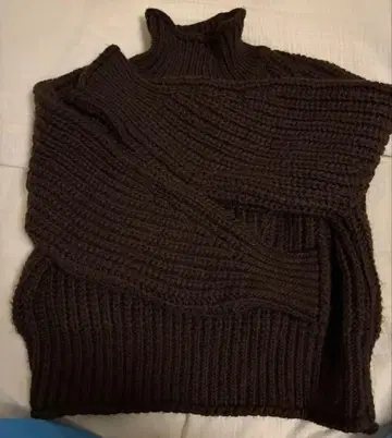 h&m 다크 브라운 하이넥 니트 스웨터