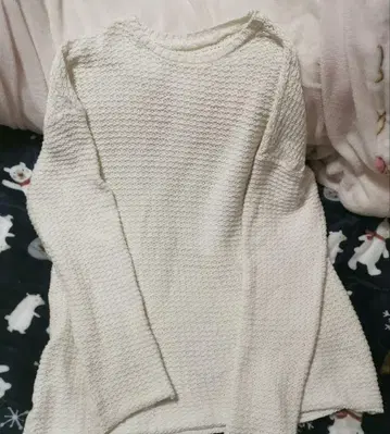 화이트 니트 스웨터 긴팔 짜임 무늬