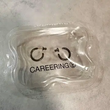 CAREERING 캐리어링 귀걸이 PLACEBO 블랙 양쪽 귀