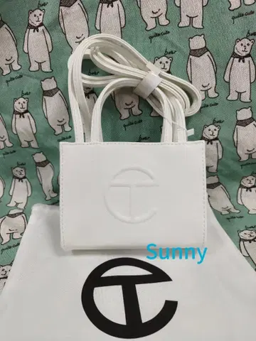 Telfar 화이트 숄더백 엠보싱 로고
