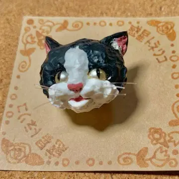 하치와레 화이트 블랙 고양이 브로치