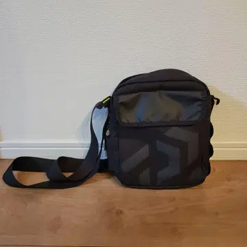 다이와 숄더 파우치