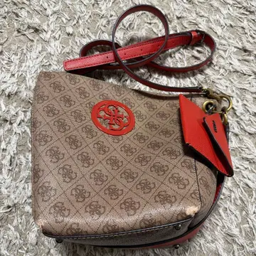 숄더백 브라운과 레드