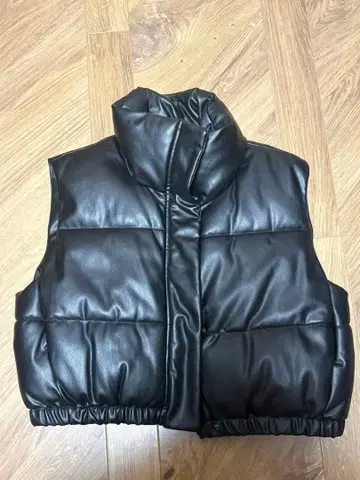 ZARA 블랙 가죽 다운 베스트