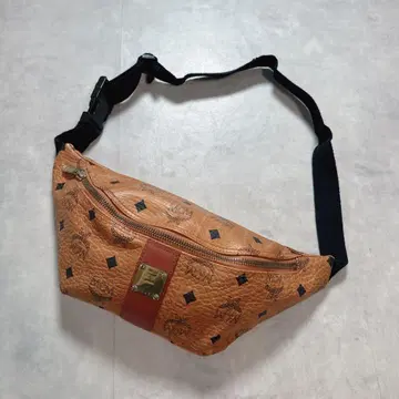 MCM 비세토스 올 패턴 바디백 브라운 힙색