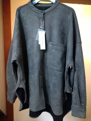 새상품 Amuelle Rosetta 페이크 스웨이드 오버 셔츠 노카라