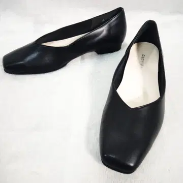 새상품급 베리코코 펌프스 플랫 펌프스 스퀘어 V컷 블랙 25cm