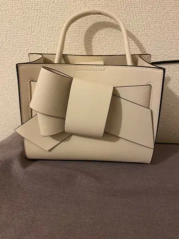 FRAY I.D 아이보리 리본 포함 핸드백