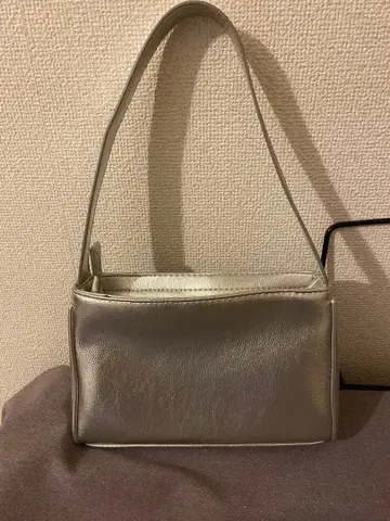 실버 숄더백