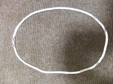 실버 컬러 플랫 체인 목걸이