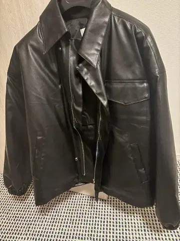 블랙 페이크 가죽 자켓