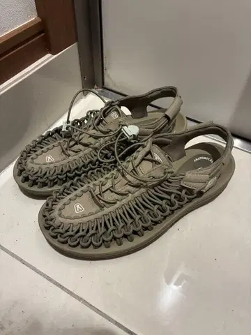 KEEN 유니크 26.5 새상품급