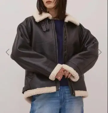 페이크 레더 자켓 보아 카라 부착 블랙 자켓