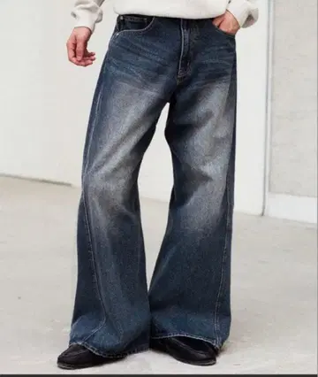 신상 미사용품 wym 위임 CURVED FLARE 배기 데님 clel