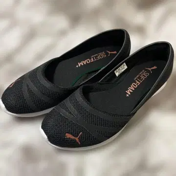 [새상품급] PUMA SOFT FOAM 플랫슈즈 23.5cm