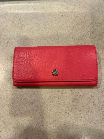 CLATHAS 꽃무늬 엠보싱 가공 핑크 장지갑