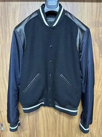 엠포리오 아르마니 바시티 자켓 L 사이즈 블랙