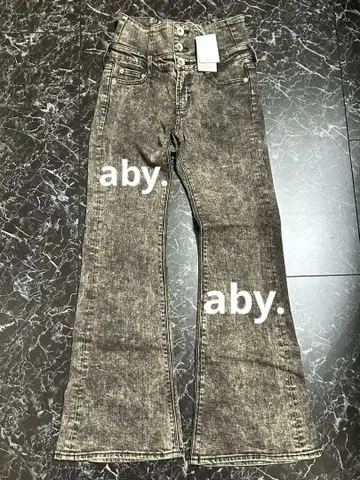 GYDA 하이웨스트 백 크로스 USED 케미컬 워시 플레어 데님 팬츠