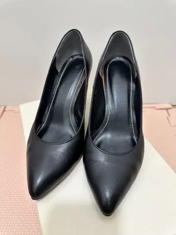 천연 가죽 블랙 플레인 펌프스