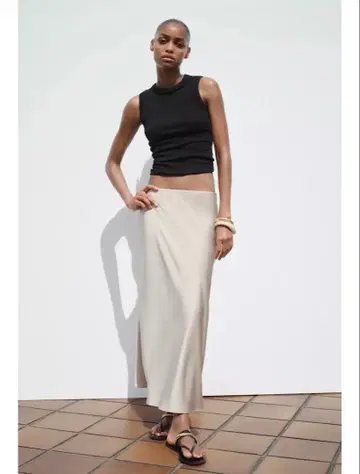 이번 시즌 신상 완판템! ZARA 새틴 베이지 타이트 스커트 롱 기장