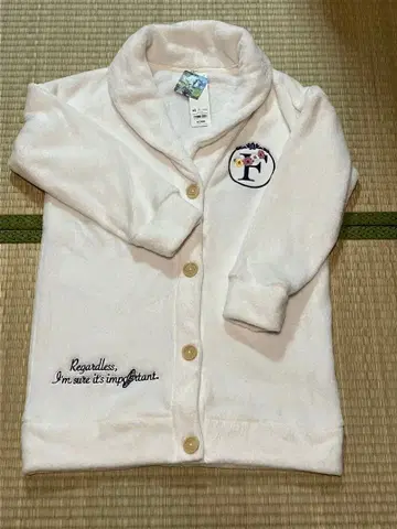 미사용 새상품 GU 마쉬멜로우 느낌 라운지 가디건 장송의 프리렌 XS