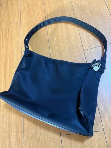 아네스 베 숄더백 블랙