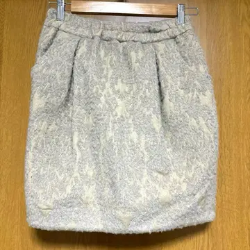 비어즐리 미니 스커트 베이지 안감 부착 무릎 위 타이트 밴딩 데이트