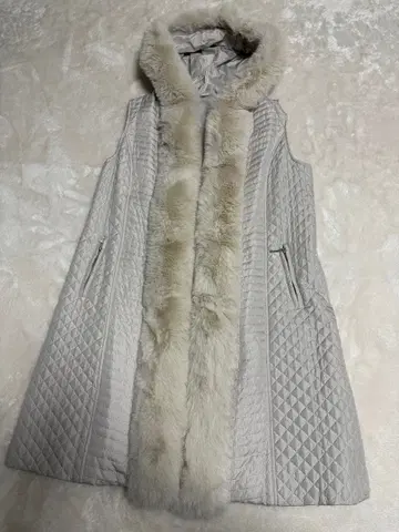 noa-ge 노아제 퀼팅 퍼 부착 롱베스트 아이보리 M 사이즈