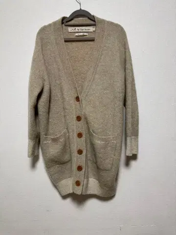 사오리 코마츠 씨의 니트 가디건