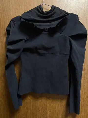 스나이델 오프숄더 니트탑