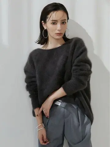 새상품급 anuans 아뉴앙스 라쿤 보트넥 니트 풀오버 그레이