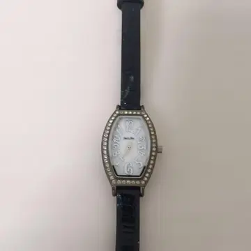 스톤 장식 블랙 가죽 밴드 시계